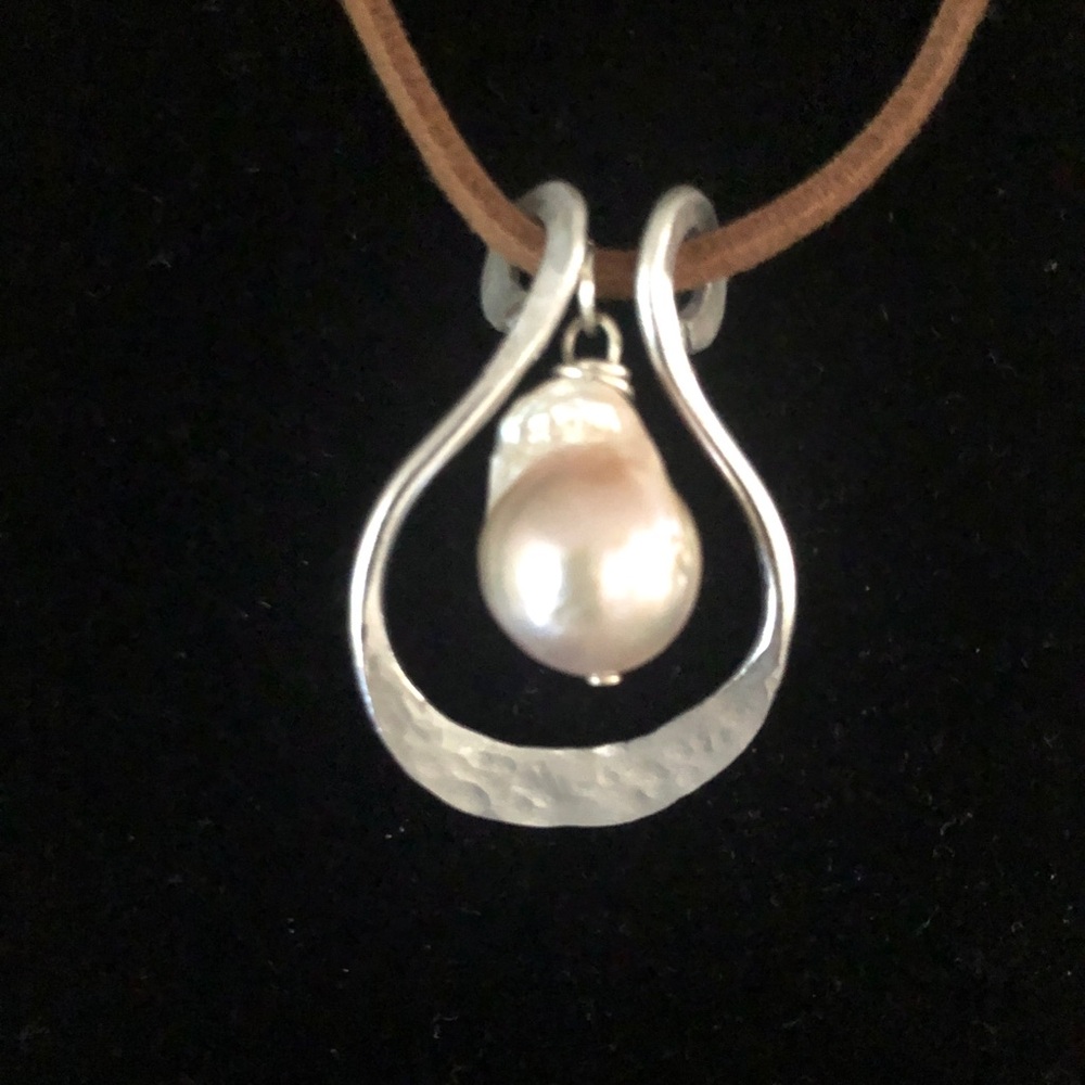 Silver and Cream Pearl Pendant Necklace